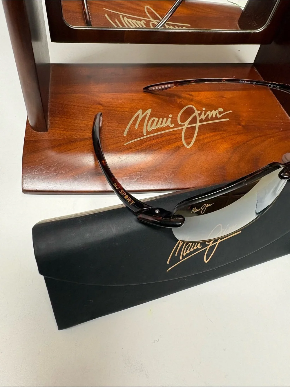 Maui Jim Men’s Sunglasses Brown Frame with Gray Lenses & Maria excellent quality